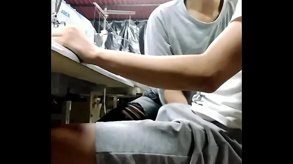 Mi prima me chupa mi pene