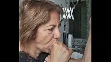 Sesso orale amatoriale appena sveglia