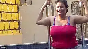 Swimming Pool Me Mooti Gand Ko Chod Diya