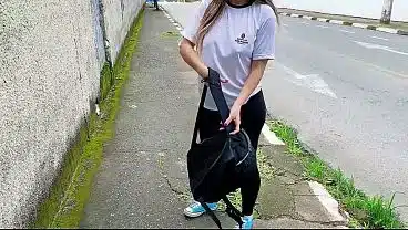 ALUNA FEZ SEXO NA FRENTE DA ESCOLA NO CARRO DO PROFESSOR CASADO