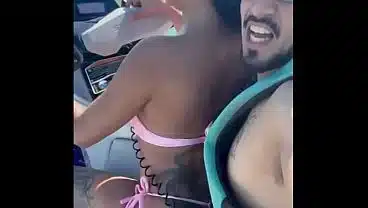 Brazilian Girl deliciosa da perdido no corno manso e vai fuder com o instrutor de jetski no mar longe de marido corno.