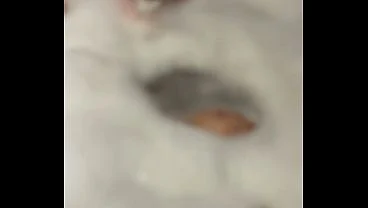 Casada safada comemora aniversario de casamento fodendo com o amante do trabalho e manda o video para o marido corno manso.