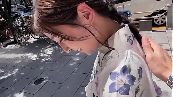 浴衣から覗く圧巻の神美乳×色素の薄いパイパンマ○コ【ゆなち(舞台役者)】甘え上手でいつもニコニコ/男を欲情させる美桃尻/浴衣を着せたまま半裸SEX/中出し/顔射